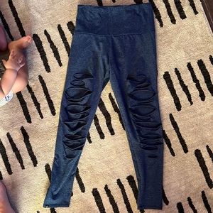 Onzie ripped legging